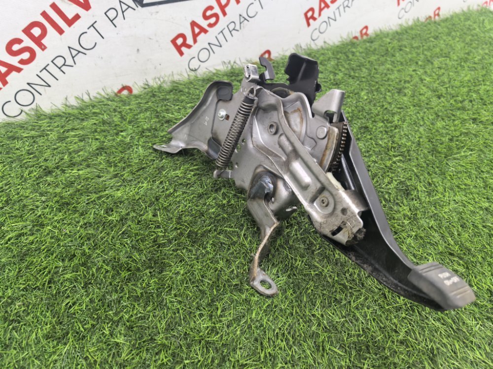 Педаль стояночного тормоза, 1000 рублей, Красноярск