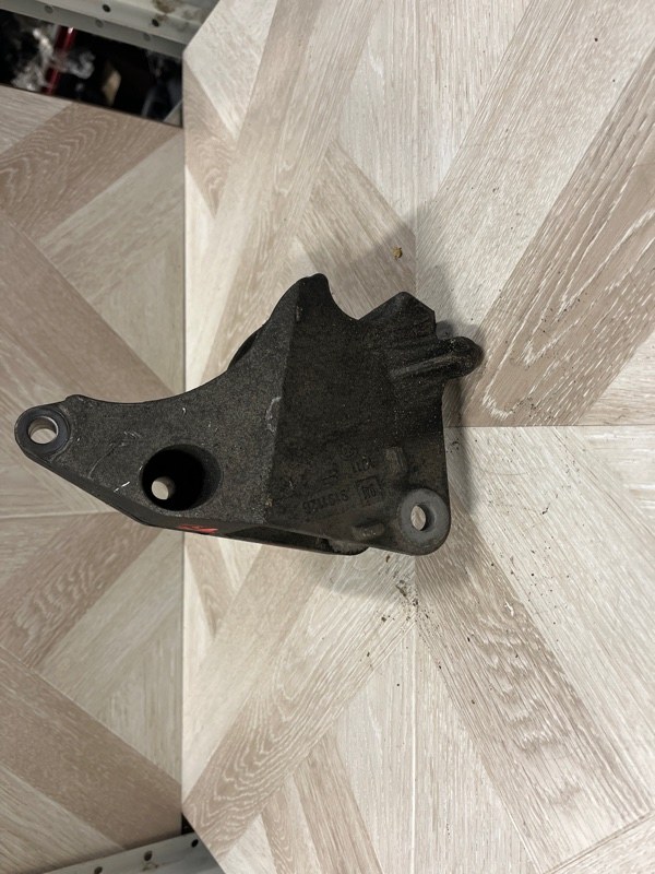 Кронштейн трансмиссии, 1000 рублей, Молоково