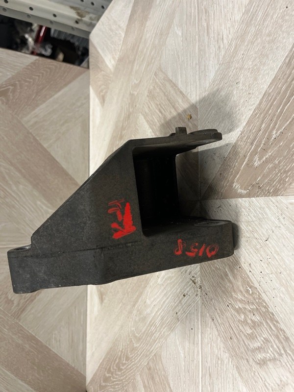 Кронштейн трансмиссии, 1000 рублей, Молоково