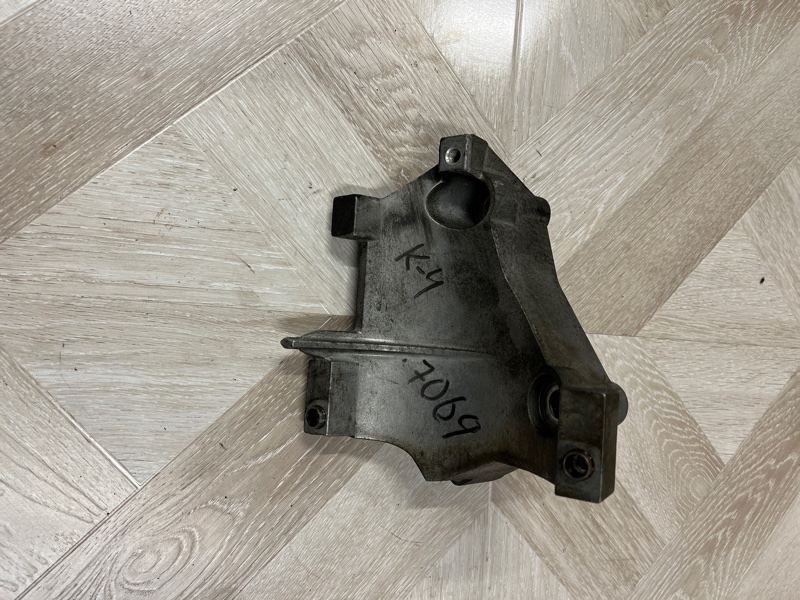 Кронштейн гидроусилителя руля, 1000 рублей, Молоково