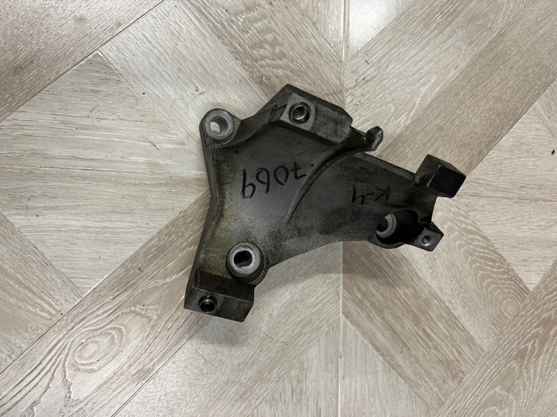 Кронштейн гидроусилителя руля, 1000 рублей, Молоково