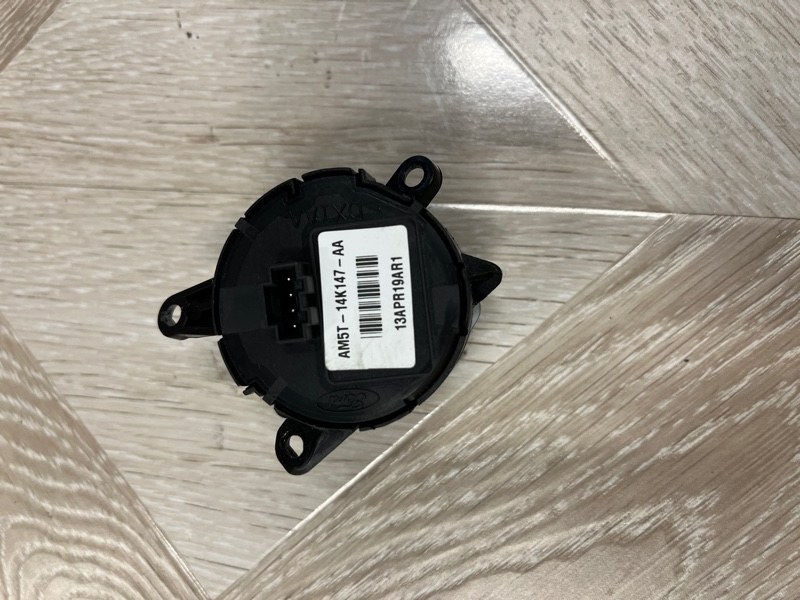 Кнопки на руль, 1000 рублей, Молоково