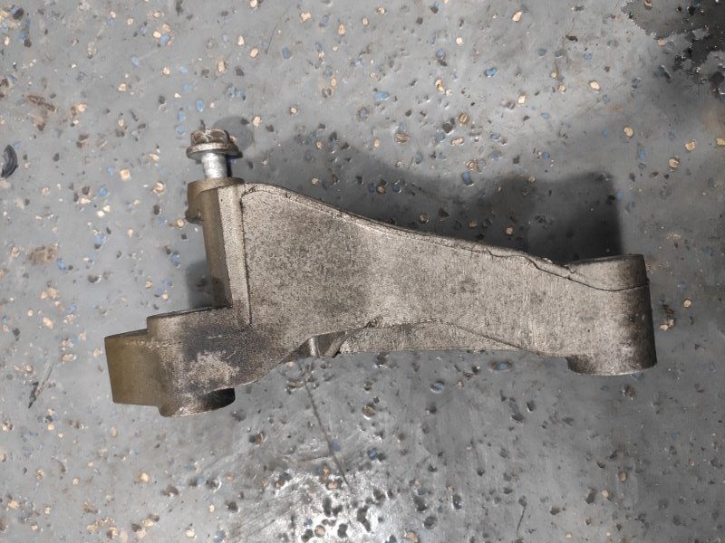 Кронштейн двигателя, 1000 рублей, Молоково