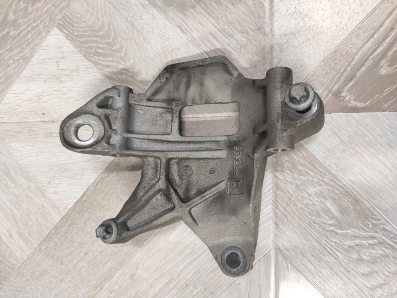 Кронштейн генератора, 1500 рублей, Молоково