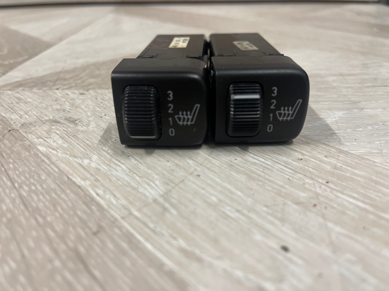 Кнопка обогрева сидений, 1000 рублей, Молоково