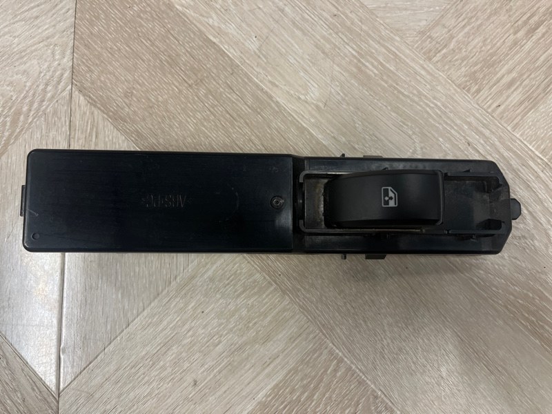 Кнопка стеклоподъемника, 1500 рублей, Молоково