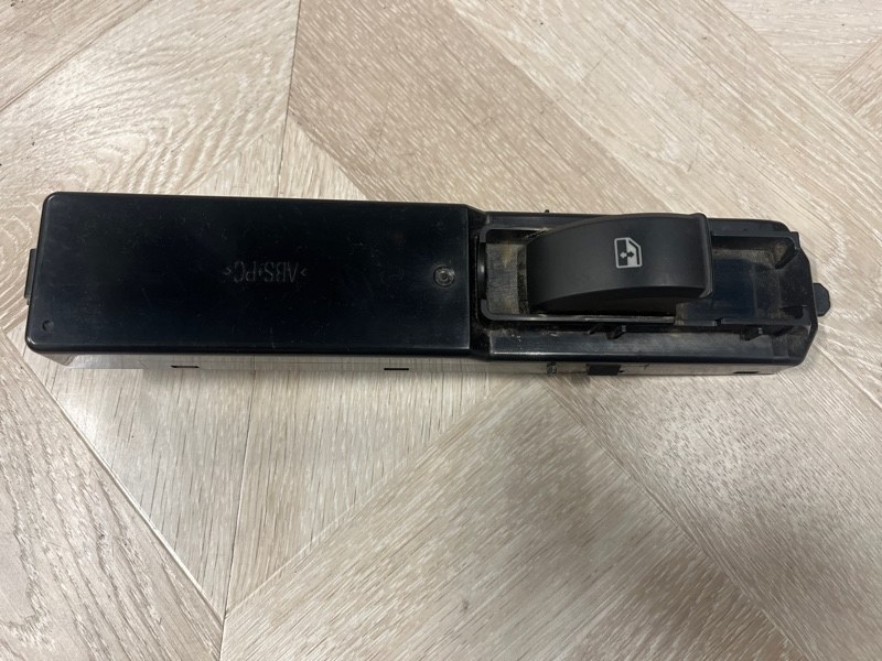 Кнопка стеклоподъемника, 1500 рублей, Молоково