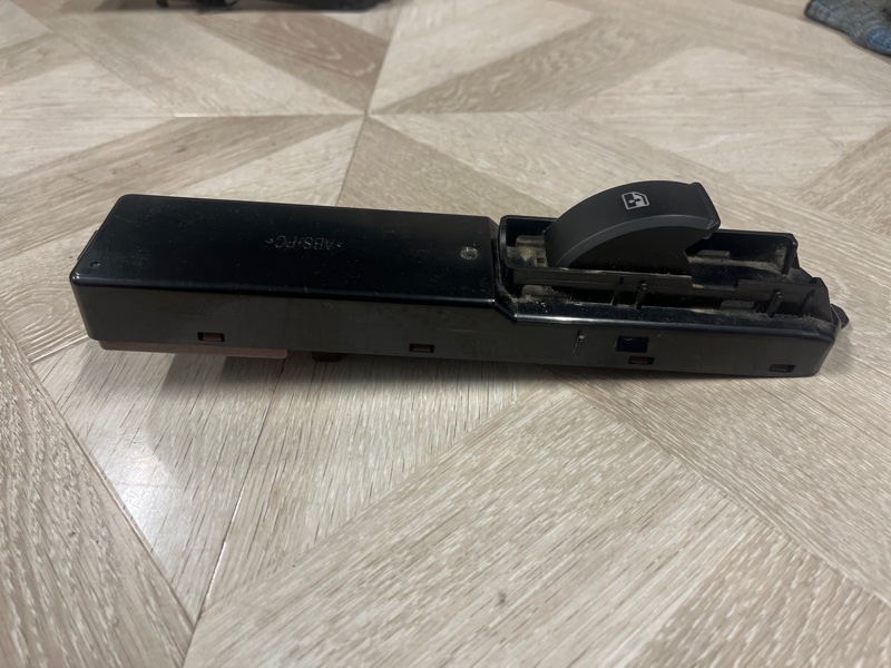 Кнопка стеклоподъемника, 1500 рублей, Молоково