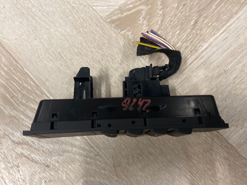 Кнопка, 2000 рублей, Молоково