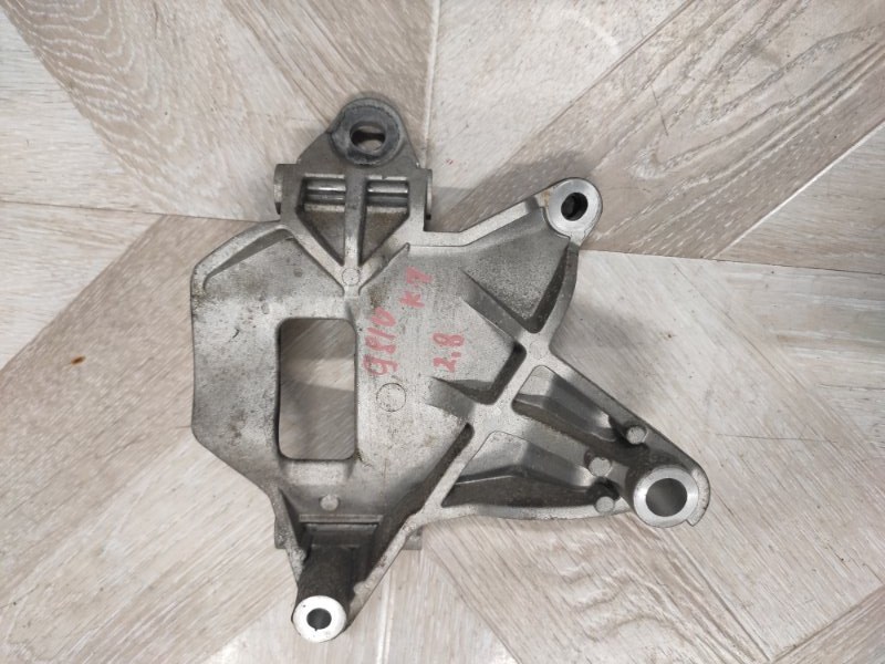 Кронштейн генератора, 1500 рублей, Молоково