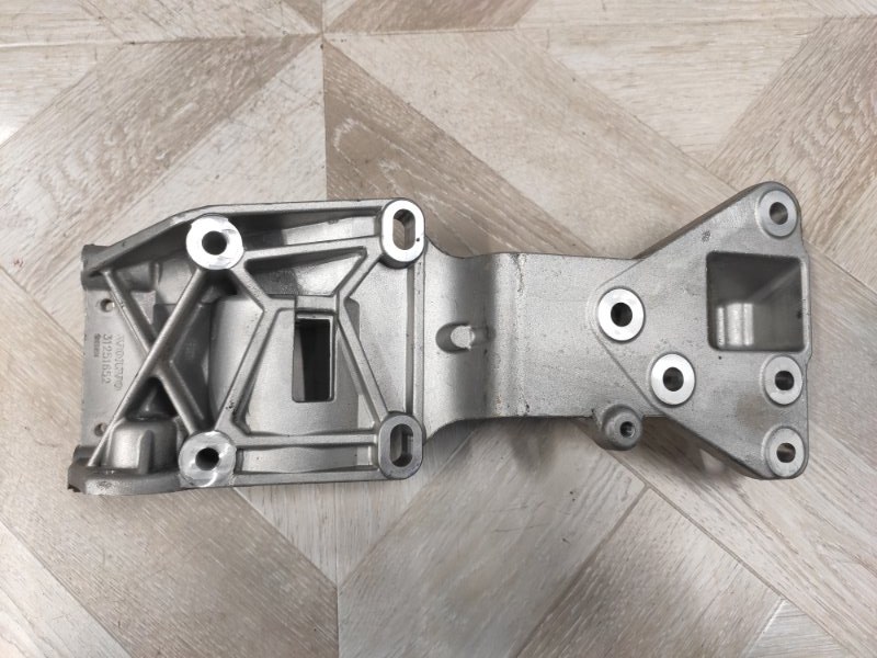 Кронштейн генератора, 2000 рублей, Молоково