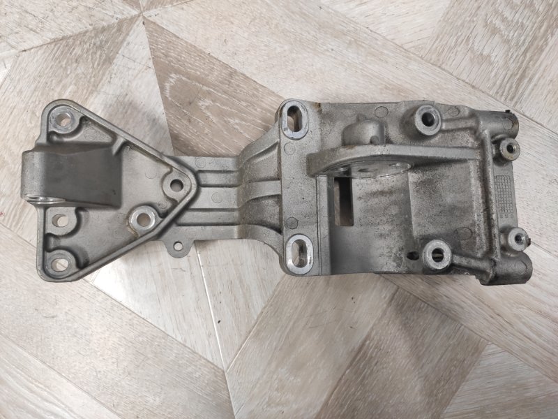 Кронштейн генератора, 2000 рублей, Молоково