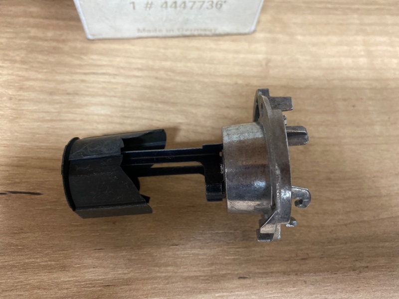 Цоколь лампы, 1000 рублей, Молоково