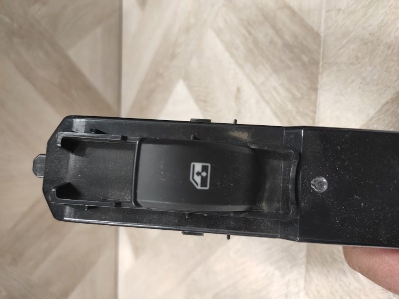 Кнопка стеклоподъемника, 1500 рублей, Молоково