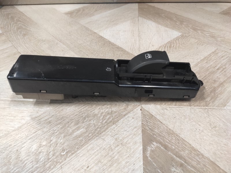 Кнопка стеклоподъемника, 1500 рублей, Молоково