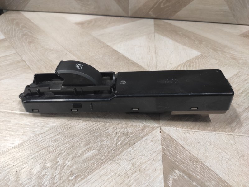 Кнопка стеклоподъемника, 1500 рублей, Молоково