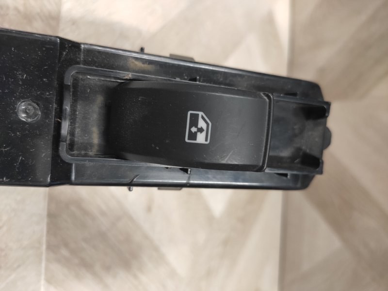 Кнопка стеклоподъемника, 1500 рублей, Молоково