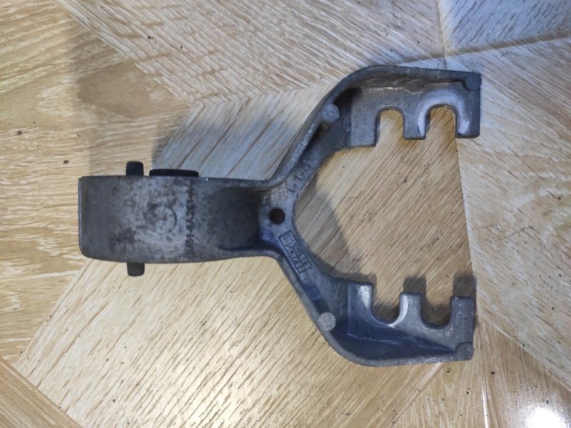 Кронштейн кузова, 2000 рублей, Молоково