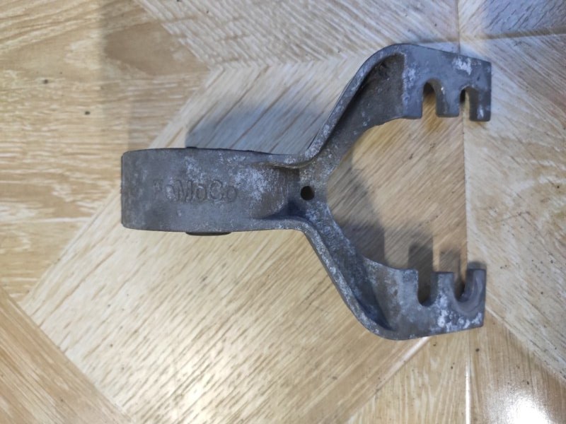 Кронштейн кузова, 2000 рублей, Молоково