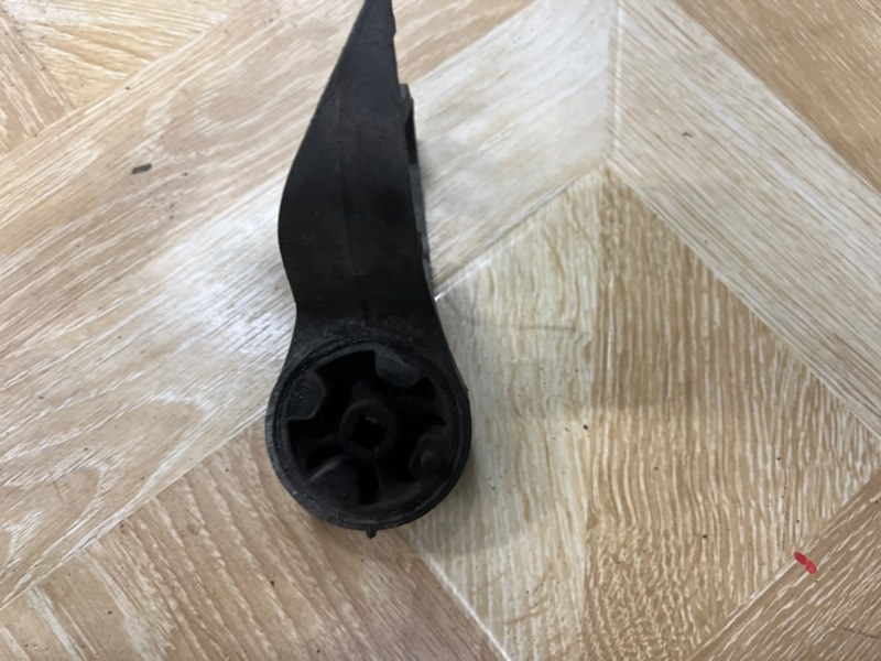 Кронштейн кузова, 2000 рублей, Молоково