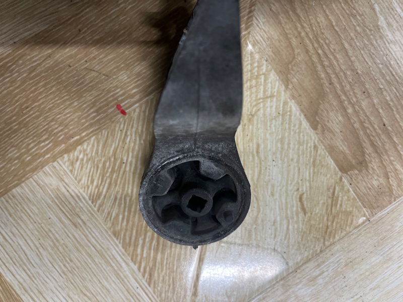 Кронштейн кузова, 2000 рублей, Молоково