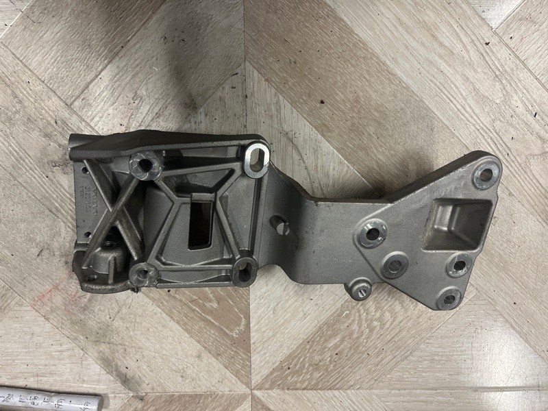 Кронштейн генератора, 2000 рублей, Молоково