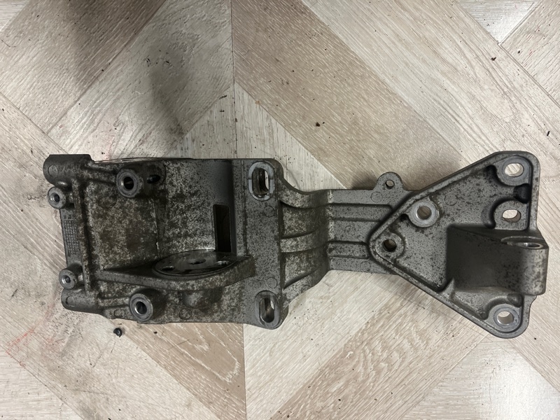 Кронштейн генератора, 2000 рублей, Молоково