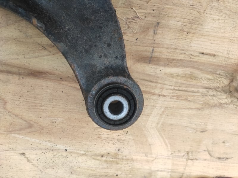 Рычаг подвески верхний, 1000 рублей, Молоково