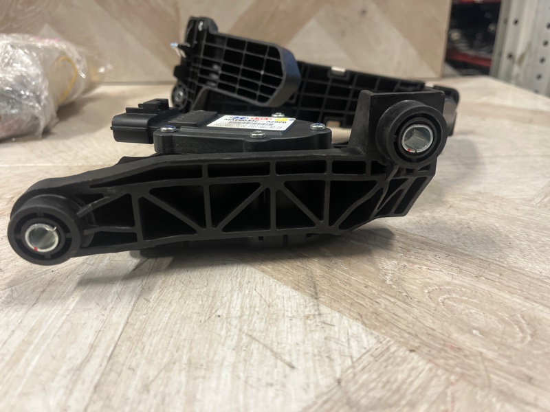 Педаль газа, 2500 рублей, Молоково