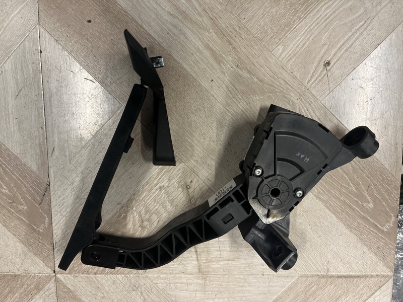 Педаль газа, 2500 рублей, Молоково