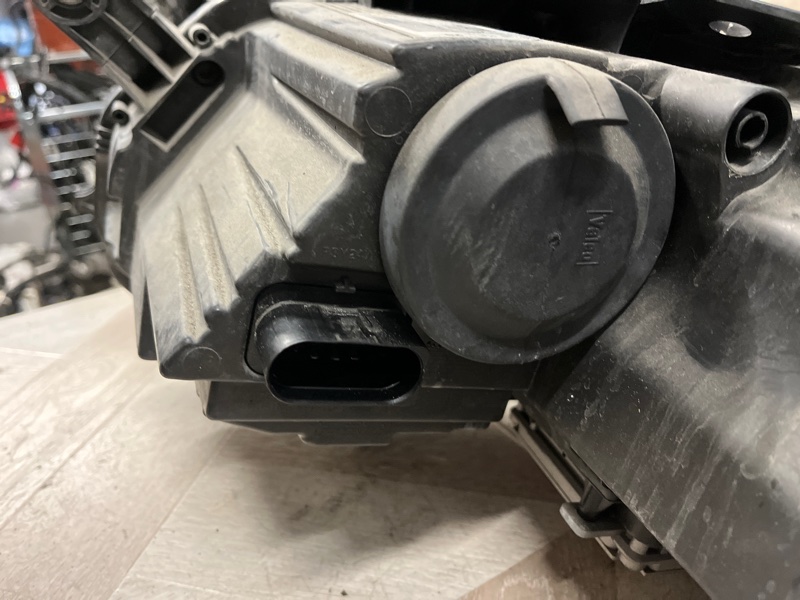 Фара ксеноновая, 17500 рублей, Молоково