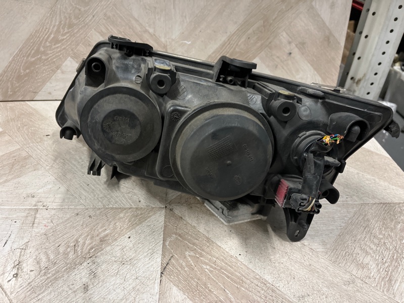 Фара ксеноновая, 12500 рублей, Молоково