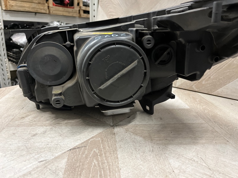 Фара ксеноновая, 18500 рублей, Молоково