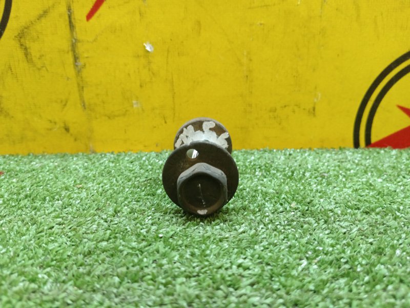 Болт развальный, 500 рублей, Красноярск