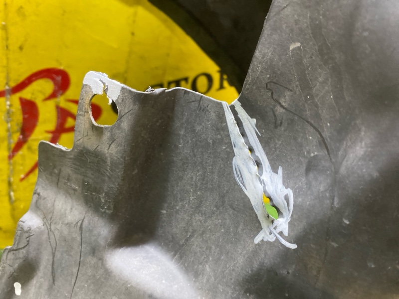 Подкрылок, 600 рублей, Красноярск