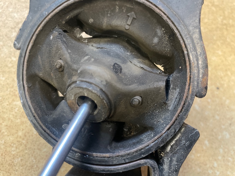 Подушка двигателя, 2000 рублей, Красноярск