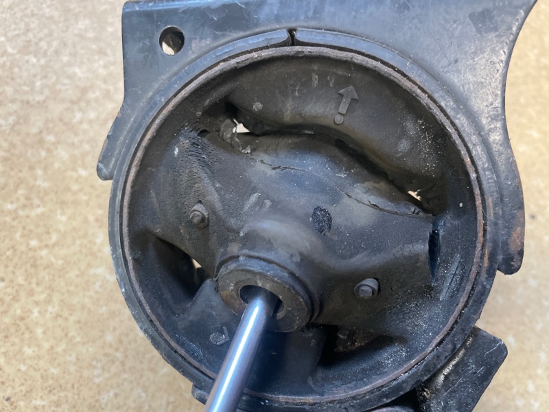 Подушка двигателя, 2000 рублей, Красноярск