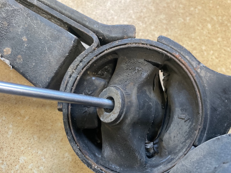 Подушка двигателя, 2000 рублей, Красноярск