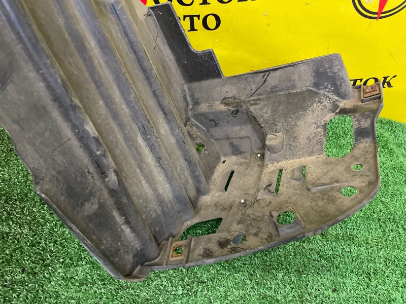 Подкрылок, 2000 рублей, Красноярск