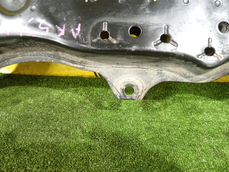 балка поперечная, 2000 рублей, Красноярск