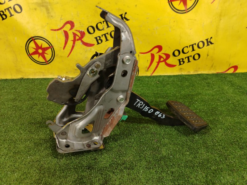 Педаль тормоза, 2000 рублей, Красноярск