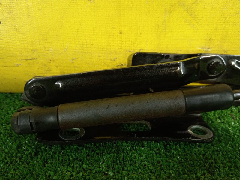 петля (шарнир крышки багажника), 1500 рублей, Красноярск