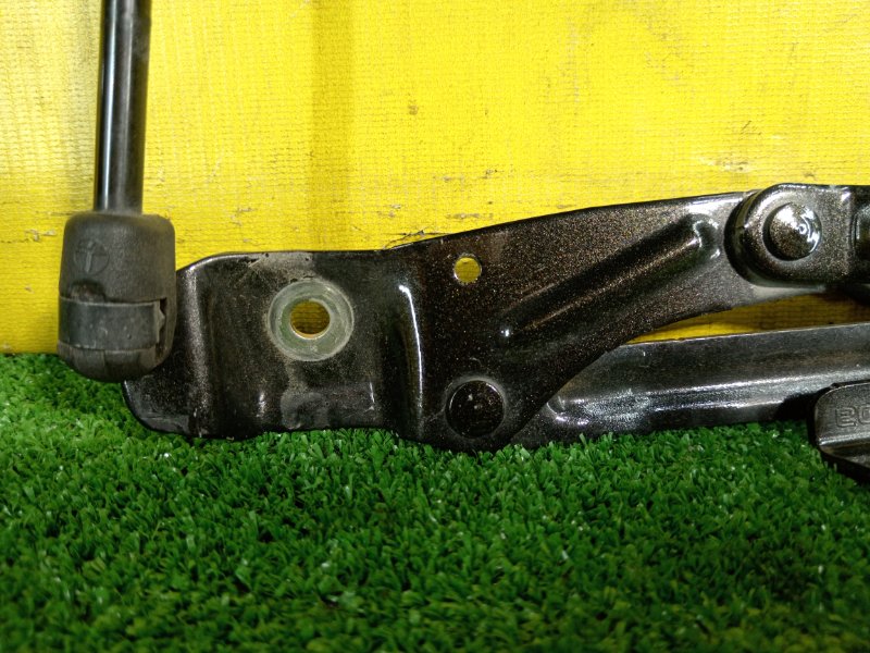 петля (шарнир крышки багажника), 1500 рублей, Красноярск