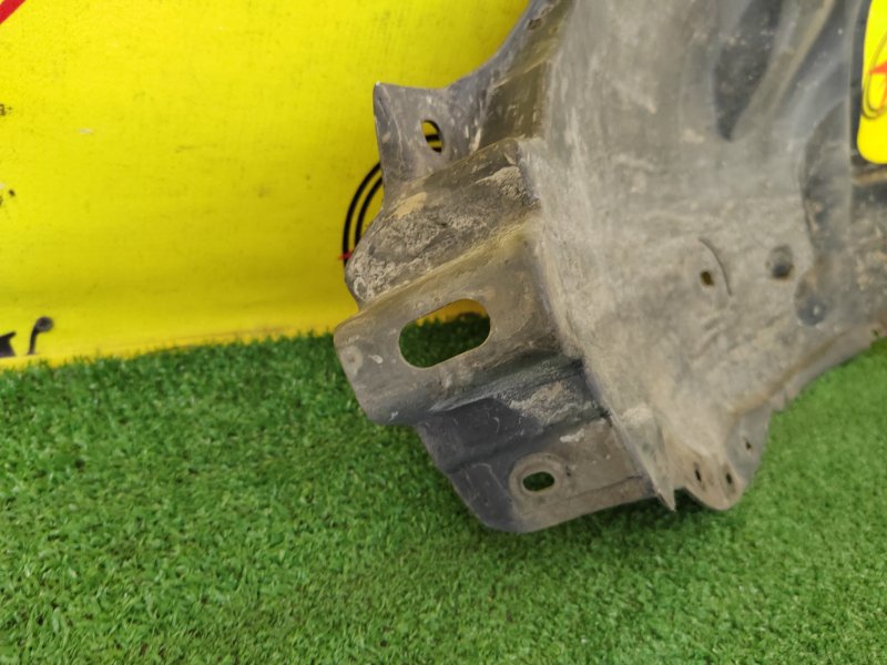 Подкрылок, 500 рублей, Красноярск