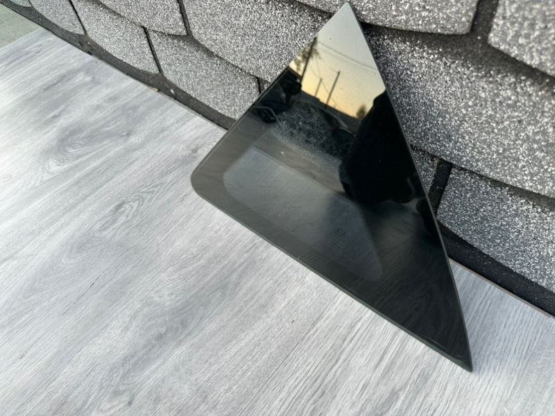 Стекло глухое зад. левое, 1000 рублей, Москва