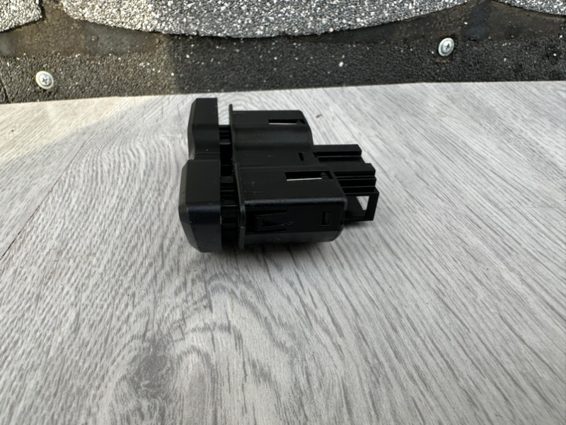 Кнопка обогрева сидений, 500 рублей, Москва