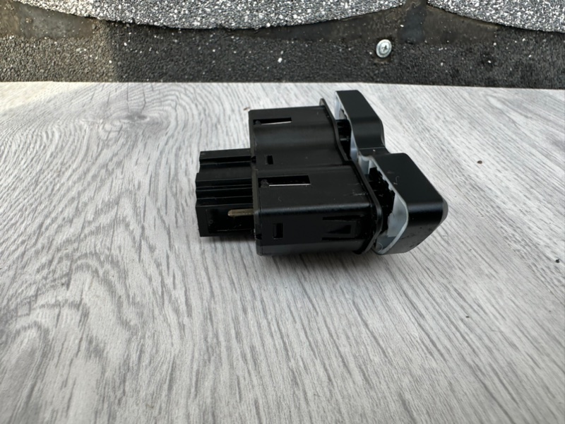 Кнопка обогрева сидений, 500 рублей, Москва