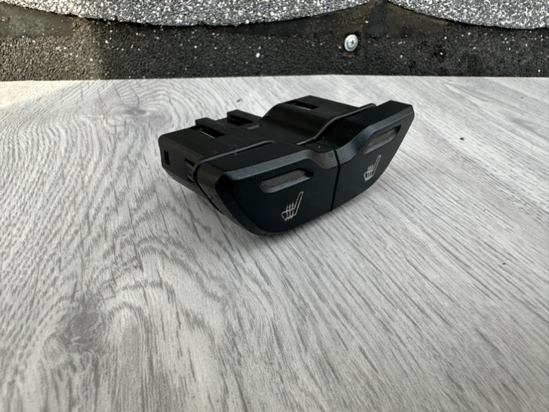 Кнопка обогрева сидений, 500 рублей, Москва