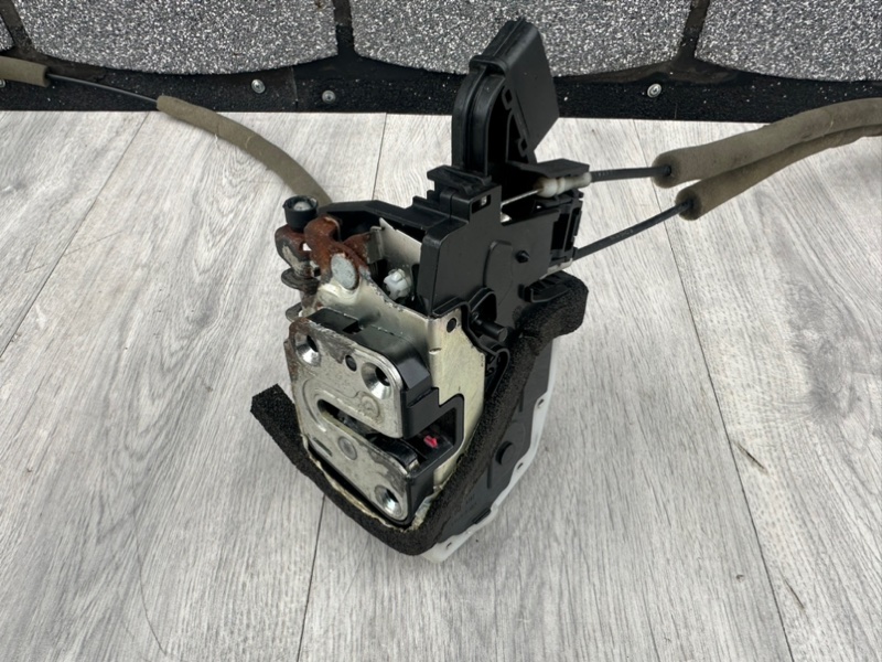 Замок двери задней правой, 2000 рублей, Москва