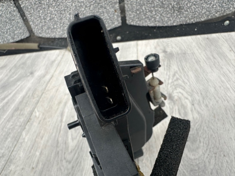 Замок двери задней правой, 2000 рублей, Москва